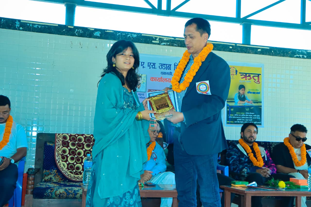 सुदुरपश्चिममै निर्माण गरिएको   ऋतु लघु बाल चलचित्रका कलाकार सम्मानित