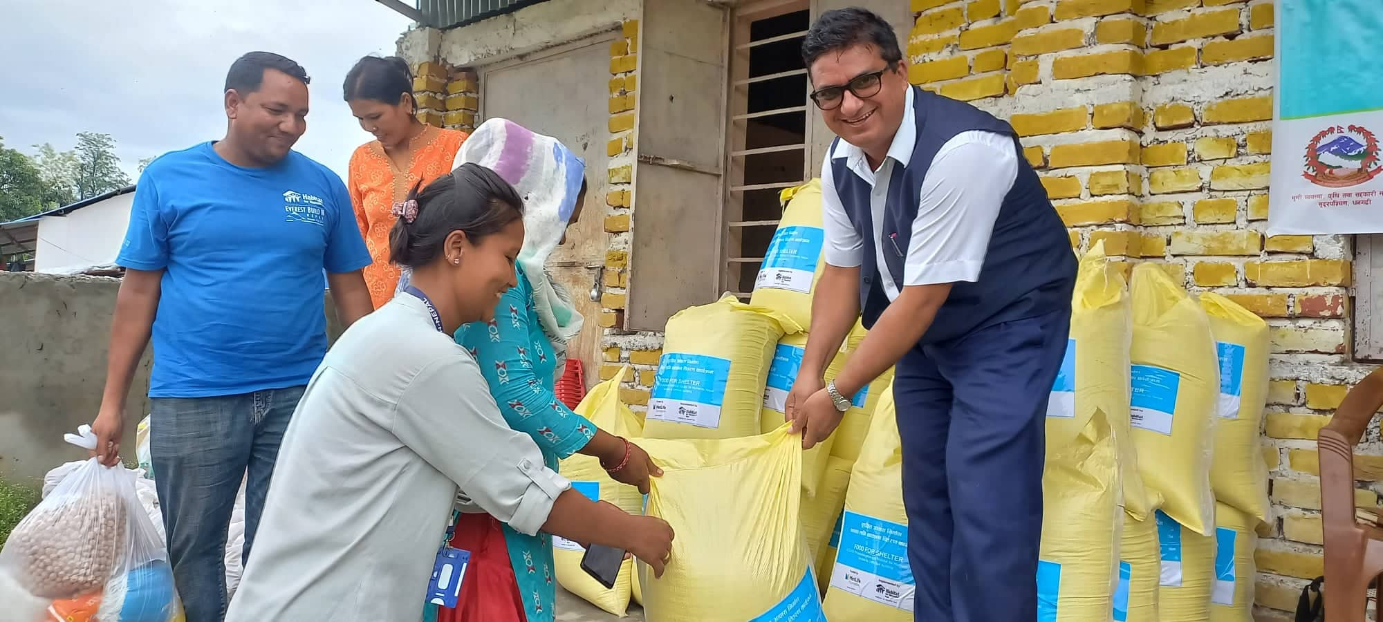 हयाबिटेटद्धारा भुमिहीन सुकम्बासी २५ परिवारलाई  खाद्यान्न  र हाइजिनिक कीट सहयोग