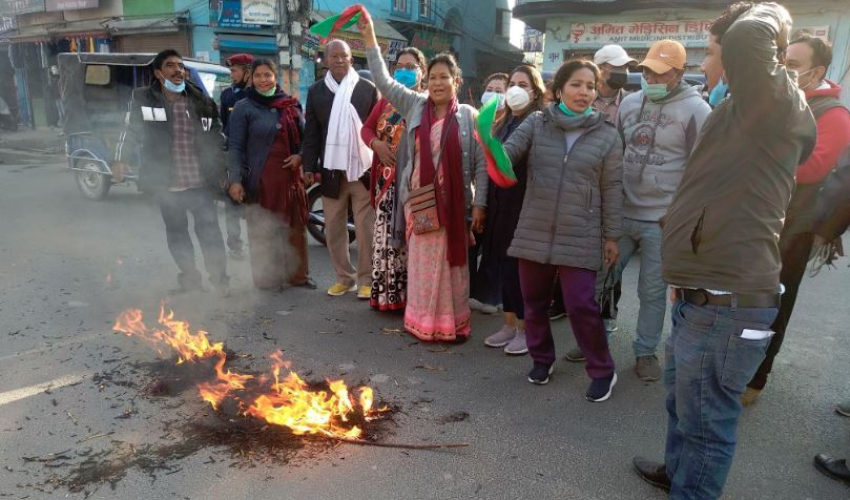 जसपाद्वारा राष्ट्रपति र प्रधानमन्त्रीको पुत्ला दहन