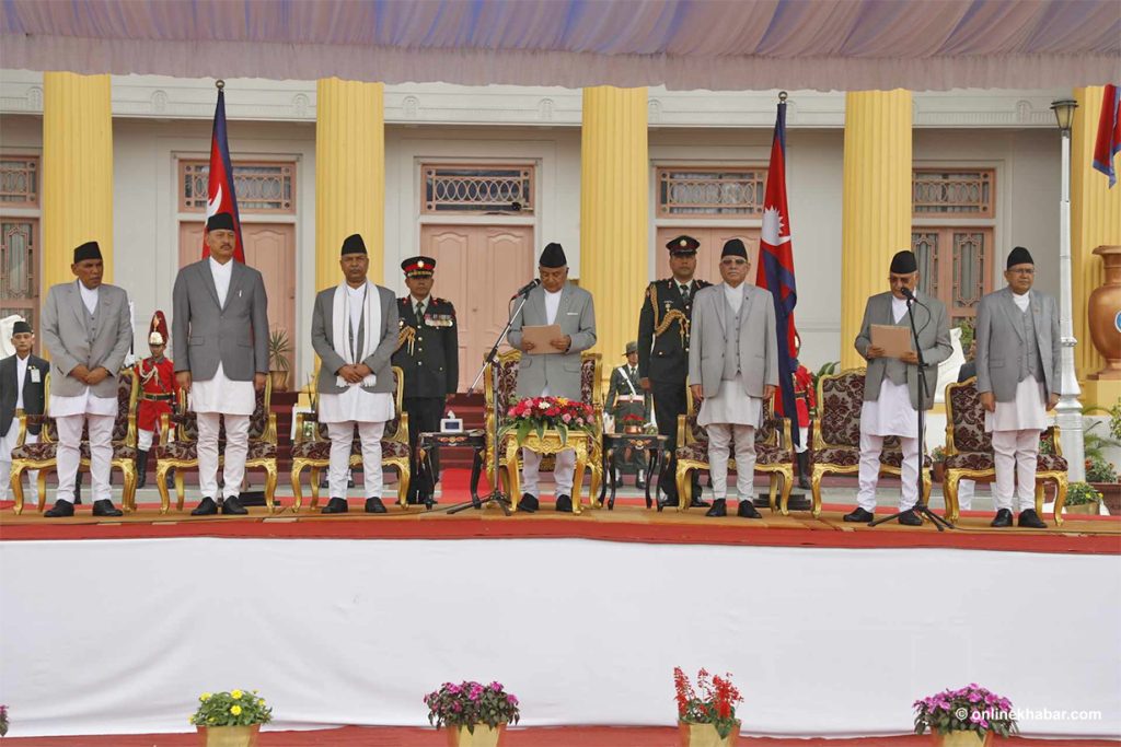 प्रधानमन्त्रीसँगै यी २१ मन्त्रीले लिए शपथ (सूचीसहित)