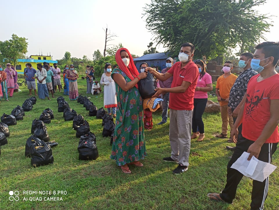 नेपाल भारत वल्र्ड डेभलपमेन्ट फोरमद्धारा १८० परिवारलाई राहत बितरण