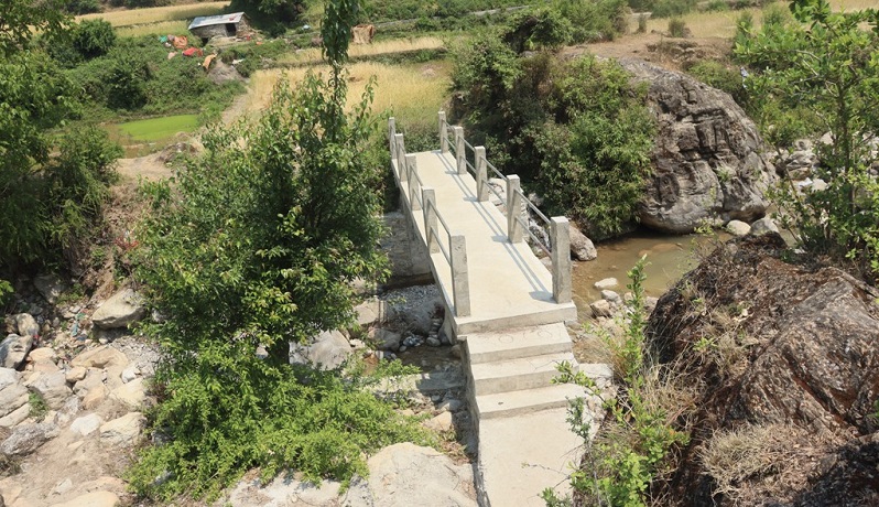 बझाङकाे खप्तडछान्ना–७ मा पक्की पुल निर्माण