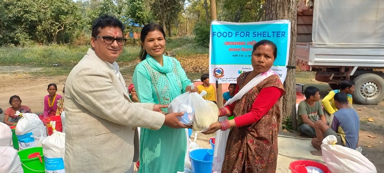 ह्याबिटेटद्धारा राजी समुदायलाई खाद्यान्न र हाइजिनिक कीट प्रदान