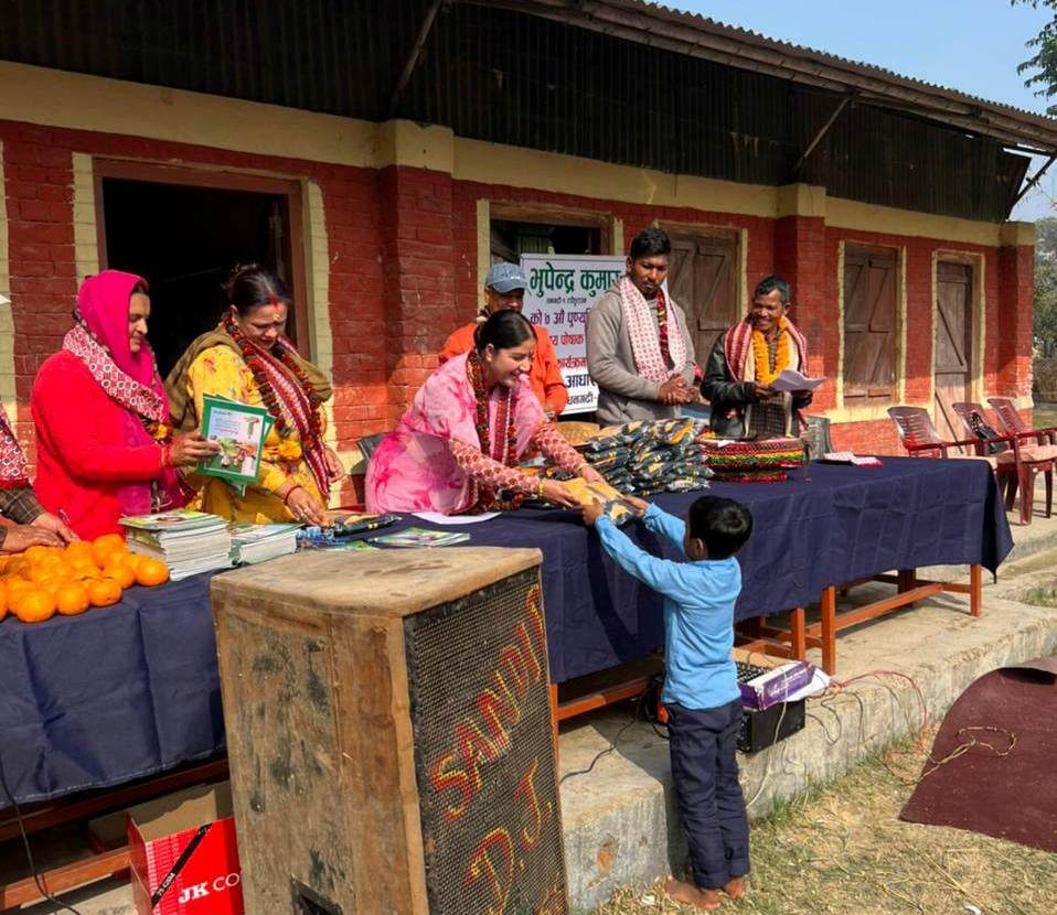 श्रीमानको पुण्यतिथिमा  थापाद्धारा बिद्यार्थीलाई सहयोग