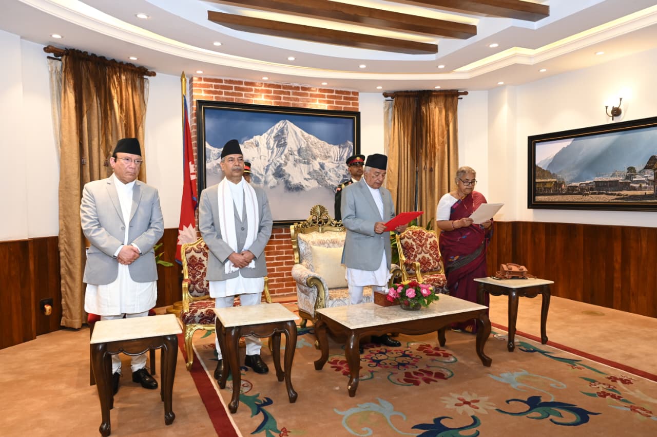 नवनियुक्त प्रधानमन्त्री  कार्कीले लिइन सपथ, मन्त्री नियुक्त भएनन्