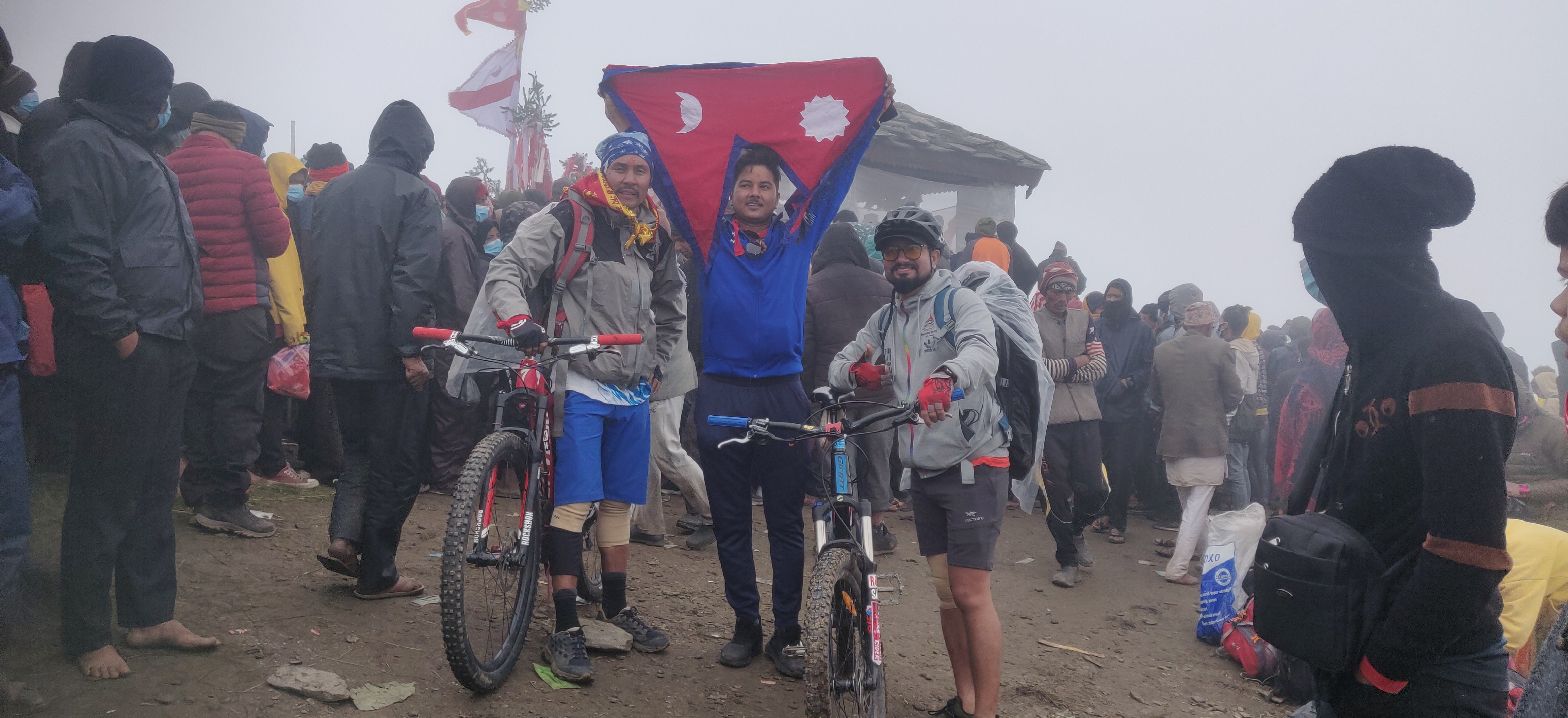 इतिहाँस रच्दै पहिलोपटक साइकलमा बडिमालिका पुग्यो फारवेस्टर्न राईडरको टोली