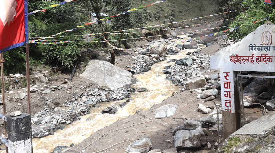 बाजुराको बिरेखोलामा आएको बाढीका कारण २३ परिवार विस्थापित
