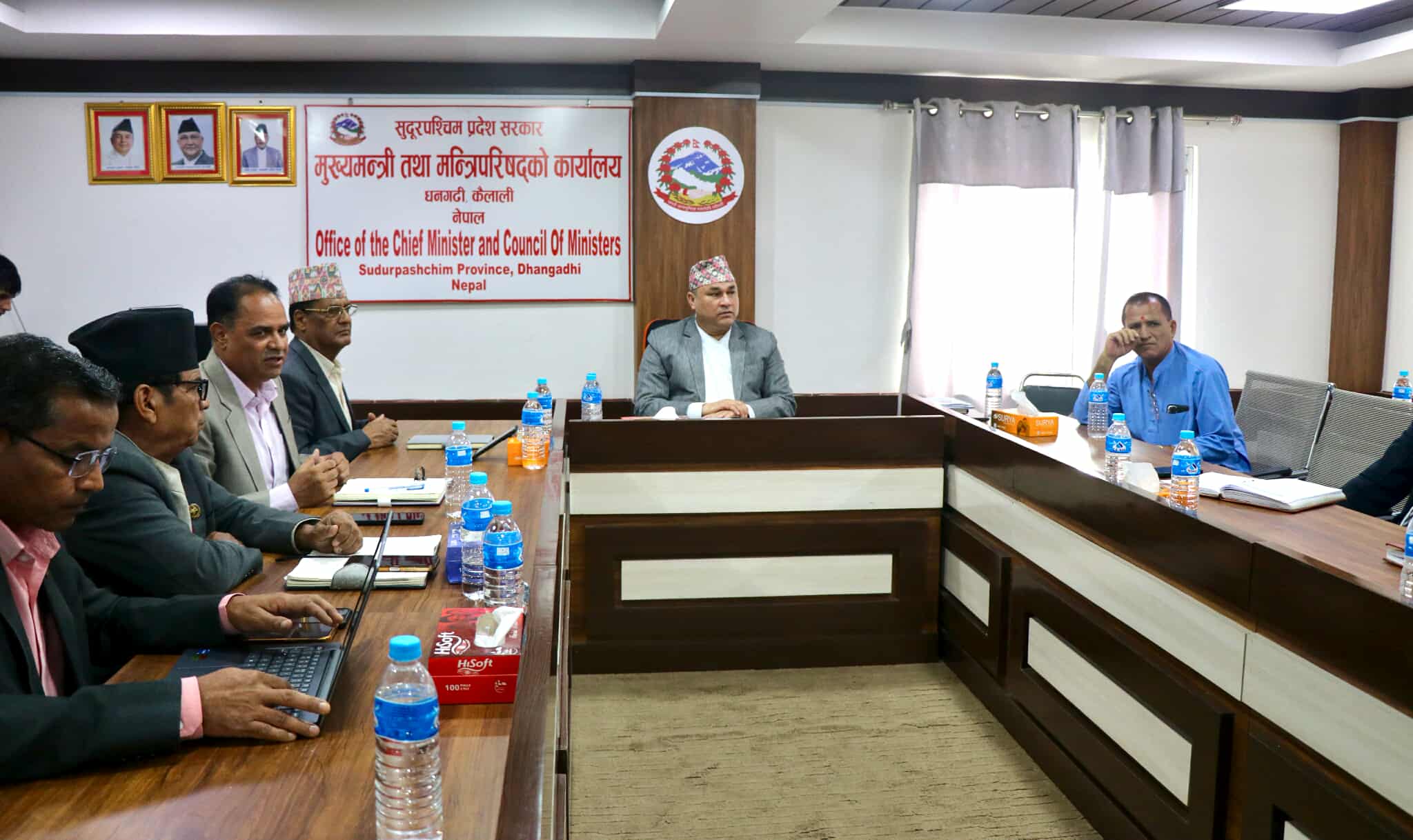 सुदूरपश्चिमका कर्मचारीलाई अत्यावश्यकबाहेक बिदामा नबस्न मुख्यमन्त्री शाहको निर्देशन