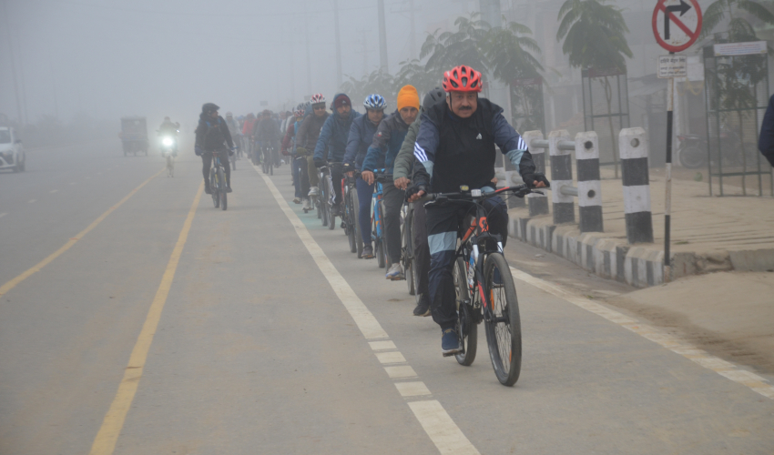 ६ लेन सडकमा साईकल चलाउने छुट्टै लाईन निर्माण