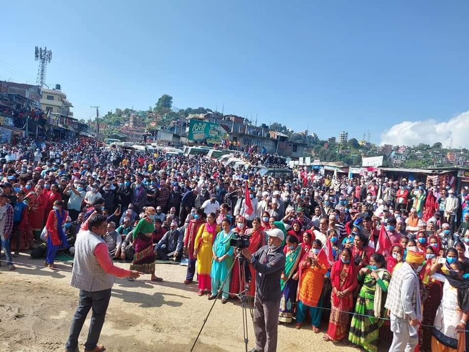 डडेल्धुरामा कांग्रेसका कार्यकर्ता विच झडप