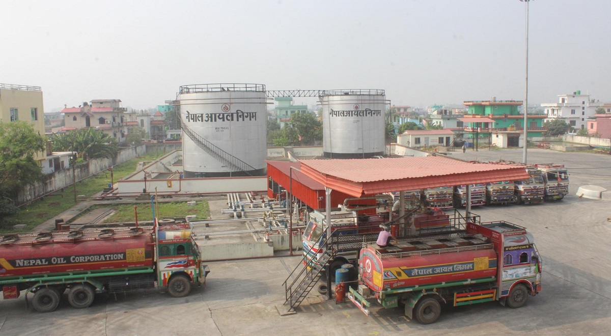 धनगढीको इन्धन डिपोबाट स्थानीय त्रसित