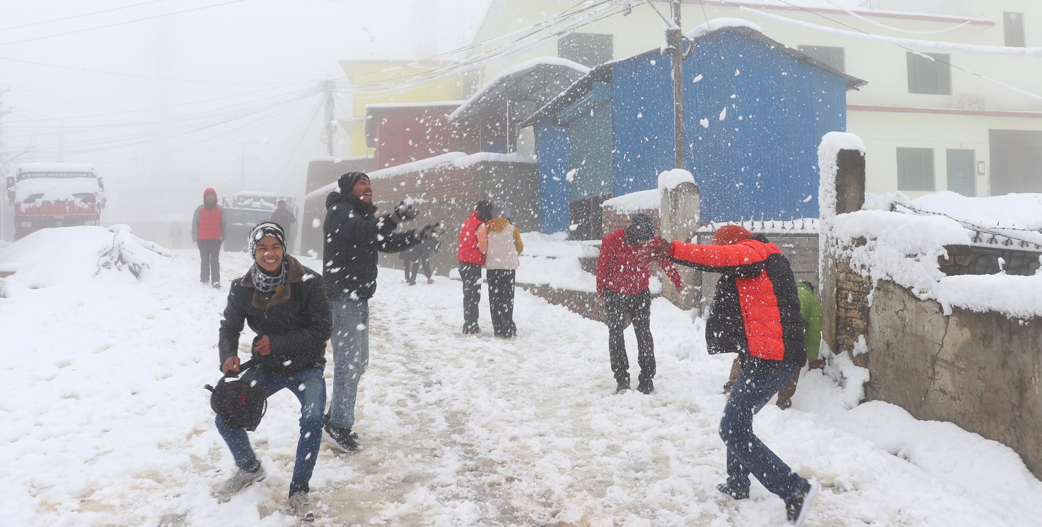 सुदूरपश्चिमको पहाडी क्षेत्रमा यातायात अबरुद्ध