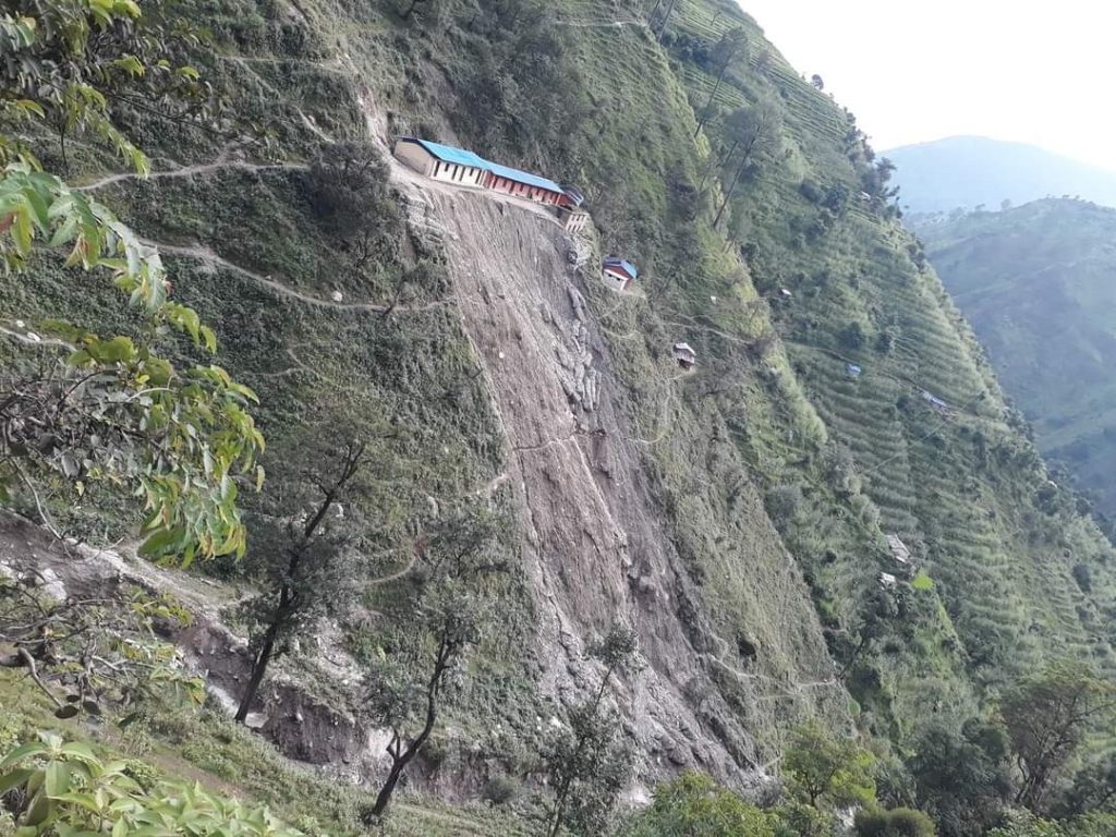 पहिरोको उच्च जोखिममा रहेको विद्यालय सारिने