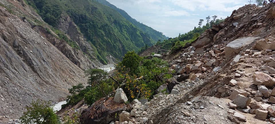 बाजुरामा पहिरोमा बेपत्ता युवकको तीन दिनपछि शव भेटियो