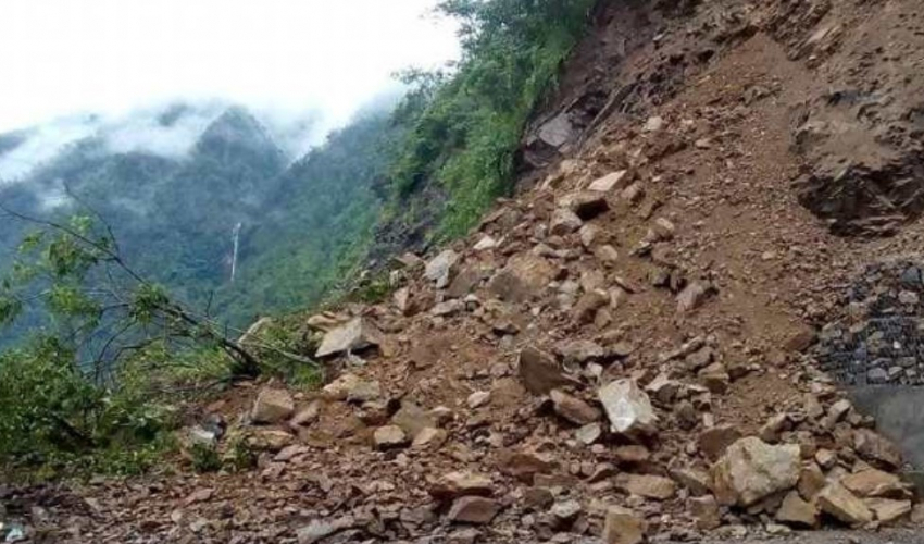 बाजुरामा सुख्खा पहिरो, कर्णाली थुनिने चिन्ता