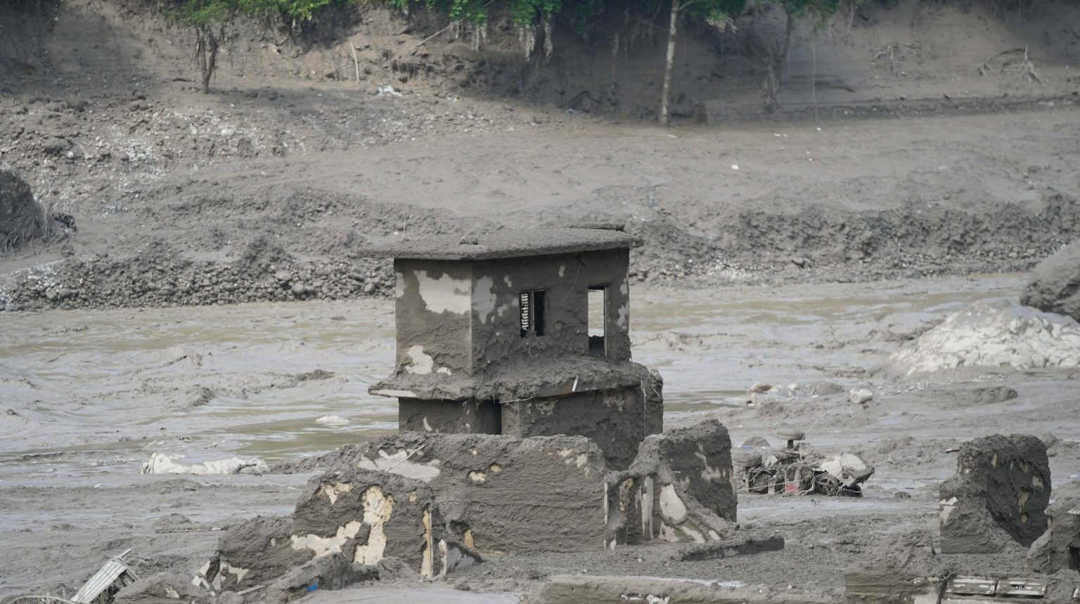 रसुवामा बाढीमा बगेका ६ जनाको धादिङमा शव भेटियो