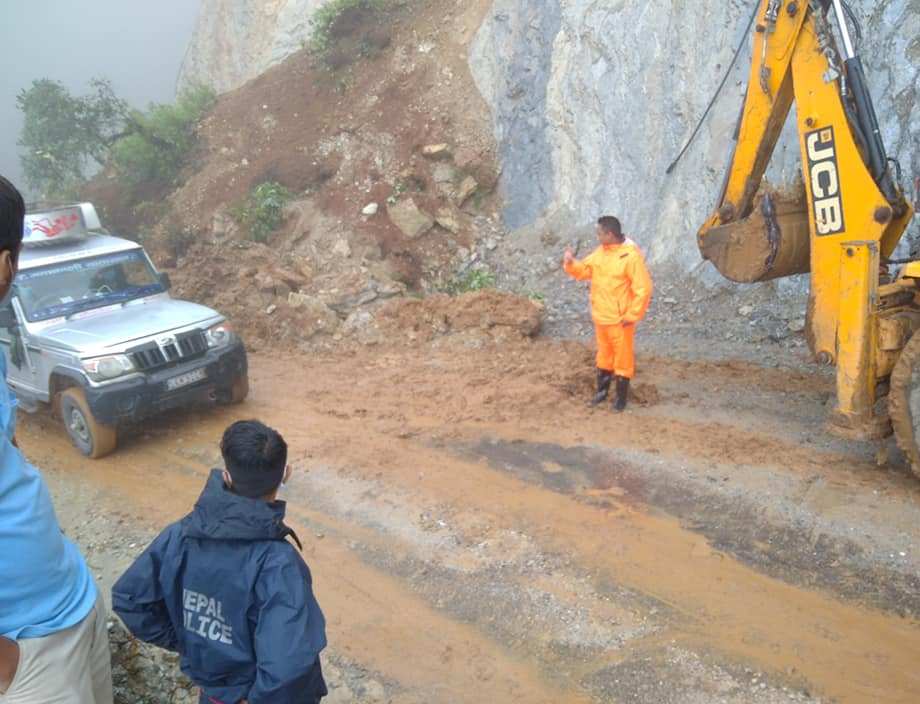 अबरुद्ध दुई राजमार्ग सुचारु