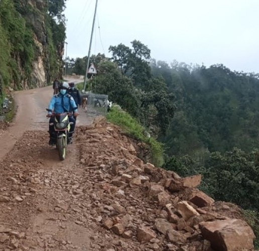 अवरुद्ध भीमदत्त राजमार्ग खुल्यो