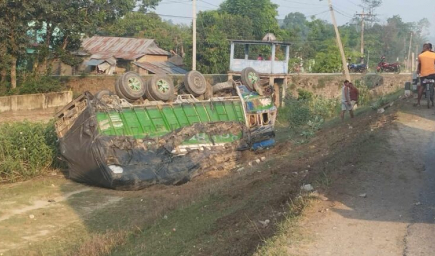 कैलालीमा ट्रक दुर्घटना